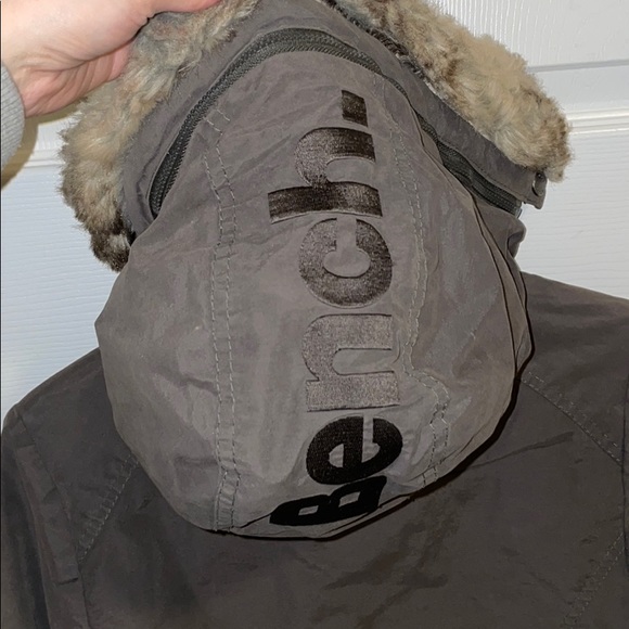 Bench winter jacket with fur hood - Picture 4 of 6